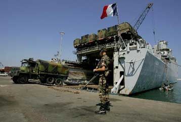 Αφιξη Γάλλων μηχανικών στο λιμάνι του Βηρητού και περιπολίες από τη φρεγάτα «Κανάρης»