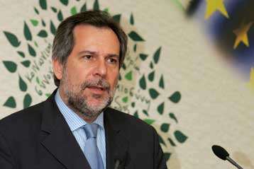 «Η κυβέρνηση είναι ο εργοδότης των εταιριών δημοσκοπήσεων», λέει ο Χρ.Παπουτσής