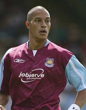 Ο Μπόμπι Σαμόρα έδρασε και πάλι για λογαριασμό της Γουέστ Χαμ