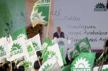 Επίθεση Παπανδρέου στην κυβέρνηση με αιχμή την ομιλία Καραμανλή στη ΔΕΘ