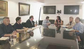 Εκτός πραγματικότητας τα περί κενών στα σχολεία, λέει η υπουργός Παιδείας