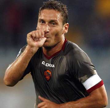 Περίπατος της Ρόμα επί της Σαχτιόρ, 4-0 στο Ολίμπικο