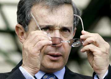 Πρωτότυπη κίνηση γυναικών από την Κολομβία για τον αφοπλισμό των συμμοριών