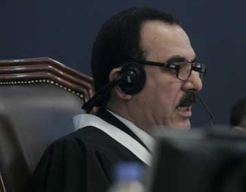 Παραίτηση του προέδρου του δικαστηρίου που δικάζει τον Σαντάμ ζήτησε η εισαγγελία