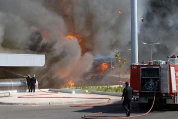 Πυρκαγιά σε πολυκατάστημα στην λεωφ. Μαραθώνος