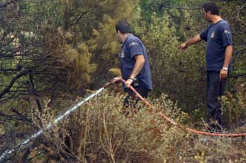 Τη μετατροπή των συμβάσεών τους σε αορίστου χρόνου ζητούν 3.500 εποχικοί πυροσβέστες