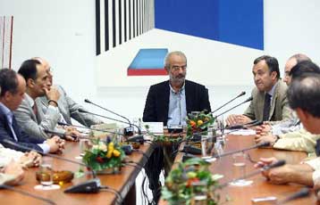 Στη Θεσσαλονίκη η Βουλή τις ημέρες της ΔΕΘ, προτείνει ο Αλέκος Αλαβάνος