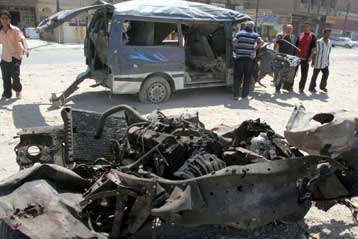 Αλλες δύο πολύνεκρες επιθέσεις με παγιδευμένα αυτοκίνητα στη Βαγδάτη