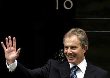 Ο Μπλερ κατακεραυνώνει την αντιαμερικανική «υστερία» ορισμένων Ευρωπαίων πολιτικών