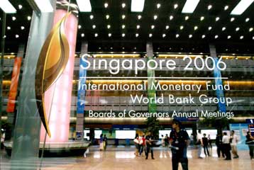 Στιβαρή ανάπτυξη της διεθνούς οικονομίας, εν μέσω πληθωριστικών και πετρελαϊκών απειλών