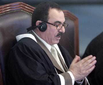 «Δεν είσαστε δικτάτορας» λέει στον Σαντάμ ο δικαστής του προκαλώντας αντιδράσεις