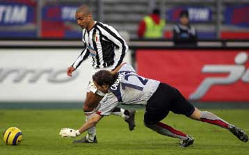 Με ανάγκασαν να μείνω στη Γιουβέντους, ομολογεί ο Τρεζεγκέ – Φεύγει ο Καμορανέζι