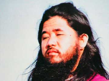 Στην αγχόνη οδηγείται ο αρχηγός της αίρεσης που «χτύπησε» με σαρίν το μετρό του Τόκιο