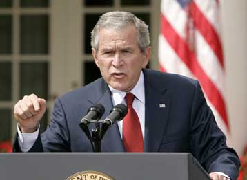 Απαραίτητη για την ασφάλεια των ΗΠΑ η αντιτρομοκρατική νομοθεσία, λέει ο Μπους