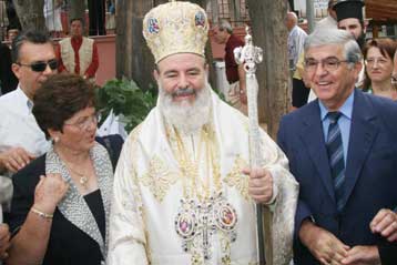 «Γελοία» κατά τον κ. Χριστόδουλο τα επιχείρηματα των δικαστικών για τον αγιασμό