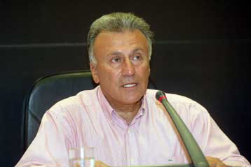 Πυρά κατά πάντων από τον νομάρχη Θεσσαλονίκης Π.Ψωμιάδη