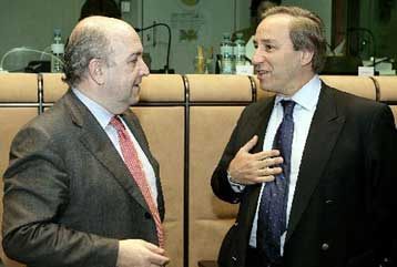 Ποια μέτρα προωθεί η κυβέρνηση για τη μείωση του ελλείμματος