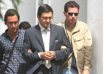 Η πολιτική ευθύνη για τους «κουμπάρους» δημιουργεί ρήγματα στη ΝΔ