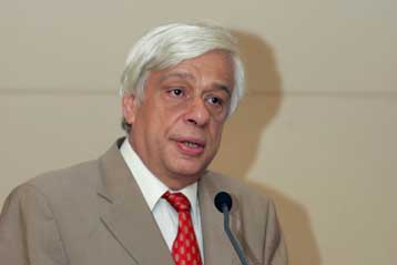 Όλα στο φως και μηδενική ανοχή στη διαφθορά, λέει ο Πρ.Παυλόπουλος