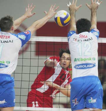 Μετά από δραματικό φινάλε ο Ηρακλής έφυγε νικητής από του Ρέντη με 3-2 σετ