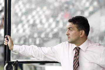 Αφήστε την ομάδα να δουλέψει, διαμηνύει προς πάσα κατεύθυνση ο Ντουμιτρέσκου