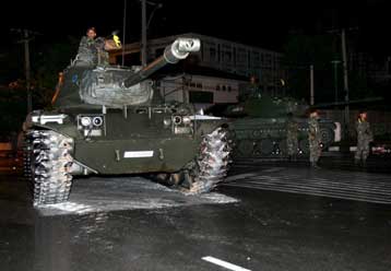 Ανησυχία για την επόμενη ημέρα στην Ταϊλάνδη μετά το πραξικόπημα