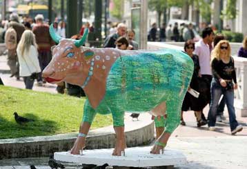 «Χρυσή» δημοπρασία για το… κοπάδι της Cow Parade