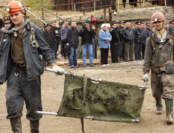 Δεκάδες νεκροί σε ανθρακωρυχεία στην Ουκρανία και το Καζακστάν