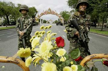 Σε χρονικό ορίζοντα δύο εβδομάδων η αποχώρηση των πραξικοπηματιών στην Ταϊλάνδη