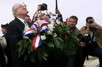 «Προεδρική» εμφάνιση του Ζαν Μαρί Λεπέν με επίθεση κατά Σαρκοζί, Ρουαγιάλ