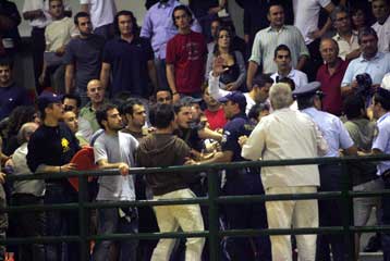 Επεισόδια στο ημίχρονο του ματς Βριλήσσια-ΑΕΚ, τρεις ομάδες διπλασίασαν τις νίκες τους