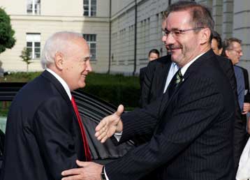 Συνάντηση Παπούλια με μέλη της ελληνικής κοινότητας του Ντίσελντορφ