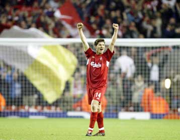 Η Λίβερπουλ 2-0 τη Νιούκαστλ με γκολ από τη σέντρα του Τσάμπι Αλόνσο