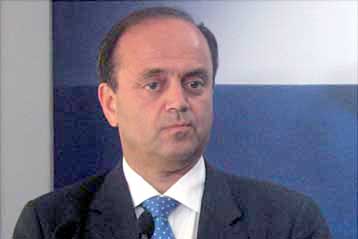 Εικόνα απομόνωσης για τον Σάββα Τσιτουρίδη, μετά και τις νέες αποκαλύψεις