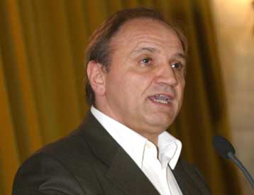 Αντιδράσεις για δηλώσεις Τζουμάκα περί βουλευτών «υπαλλήλων» εταιρειών