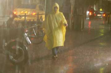 «Ποτάμι» τα προβλήματα στην Αθήνα από τη νέα νεροποντή