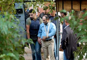 Υπό δρακόντεια μέτρα ασφαλείας η μεταφορά Παλαιοκώστα στη ΓΑΔΑ