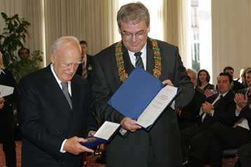 Με επιτυχία ολοκληρώθηκε η επίσημη επίσκεψη Παπούλια στη Γερμανία