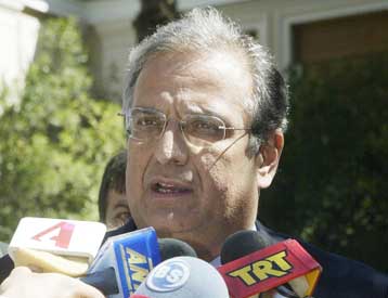 Συνεχίζεται η κόντρα περί βουλευτών «υπαλλήλων» εταιρειών