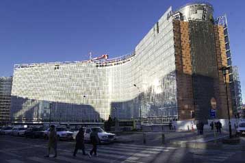 Πράσινο φως της Κομισιόν για ένταξη Βουλγαρίας – Ρουμανίας στην ΕΕ από 1η Ιανουαρίου