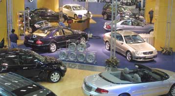 Εξάρθρωση κυκλώματος που έκλεβε και διακινούσε πολυτελή αυτοκίνητα