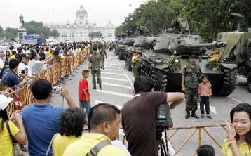 Οι …χαμογελαστοί πραξικοπηματίες της Ταϊλάνδης αναζητούν πρωθυπουργό