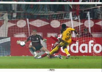 Ομάδα των ντέρμπι ο Ολυμπιακός, 1-0 την ΑΕΚ παίζοντας με 10 παίκτες