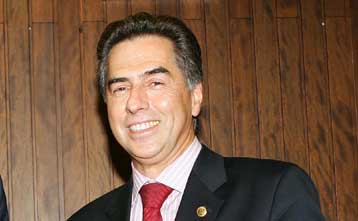 Συνεργάτης του Β.Παπαγεωργόπουλου αντιδρά σε δημοσιεύματα για περίεργες αντιπαροχές