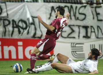 Με ανατροπή η Λάρισα έσπασε το αήττητο του Ιωνικού που έμεινε με 10 παίκτες