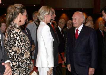 Ενόχληση Παπανδρέου και απουσία από την εκδήλωση για την Παγκόσμια Ημέρα Ειρήνης