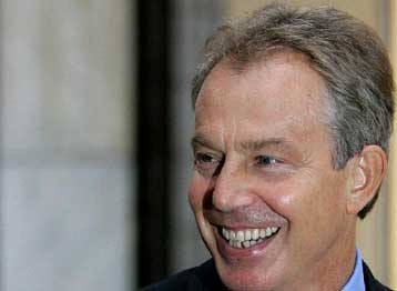 «Ανατρεπτική» δημοσκόπηση με καλά νέα για Μπλερ και άσχημα για Μπράουν