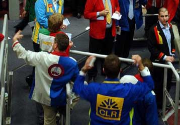 Κάτω από τα 60 δολάρια σε χαμηλό εξαμήνου υποχωρούν οι τιμές του πετρελαίου