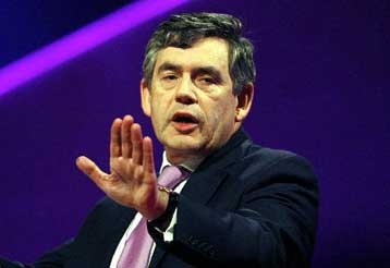 «Πρωθυπουργική» εμφάνιση από τον Γκόρντον Μπράουν με εγκώμια για τον Μπλερ