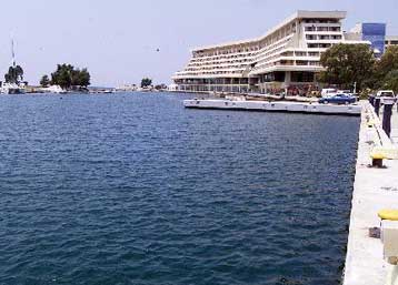 Συνάντηση Πετραλιά με την Πανελλήνια Ομοσπονδία Ξενοδόχων